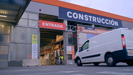 Entrada al patio de materiales de construcción de OBRAMAT Pamplona