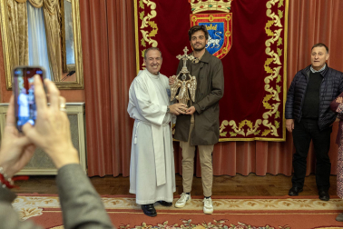 Recepción al Ángel de Aralar en el Ayuntamiento de Pamplona.