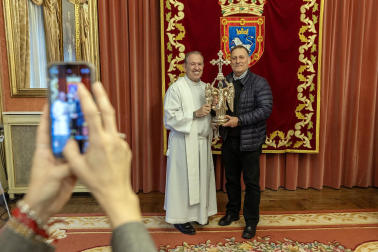 Recepción al Ángel de Aralar en el Ayuntamiento de Pamplona.