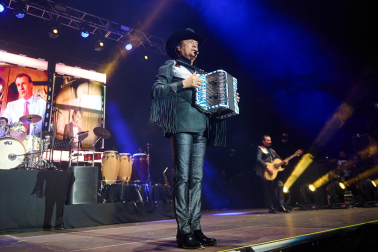 Fotos del concierto de Los Tigres en el Navarra Arena. /