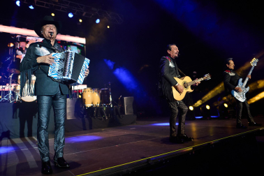 Fotos del concierto de Los Tigres en el Navarra Arena. /