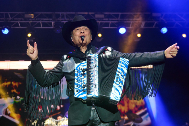 Fotos del concierto de Los Tigres en el Navarra Arena. /