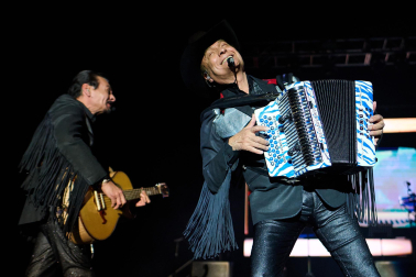 Fotos del concierto de Los Tigres en el Navarra Arena. /