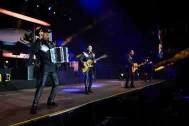 Fotos del concierto de Los Tigres en el Navarra Arena. /