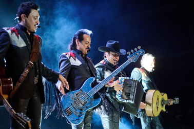 Fotos del concierto de Los Tigres en el Navarra Arena. /