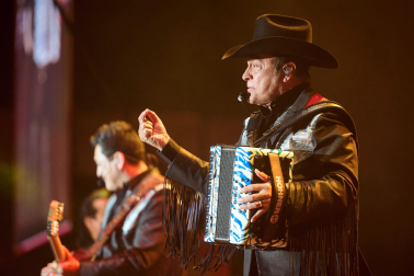 Fotos del concierto de Los Tigres en el Navarra Arena. /