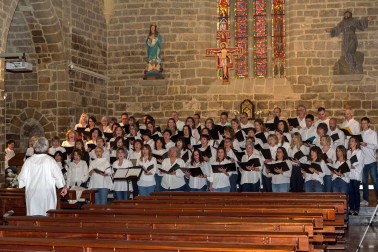 Fotos del concierto de la Escolanía Nora de Sangüesa./