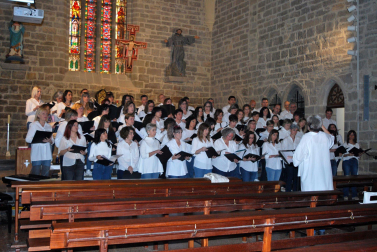 Fotos del concierto de la Escolanía Nora de Sangüesa./