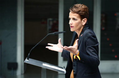 La presidenta María Chivite ha señalado esta mañana que el presidente Pedro Sánchez está sufriendo una “estrategia de acoso y derribo”, pero que lo que se está viviendo va más allá de lo personal, ya que “se está poniendo en riesgo la democracia”.