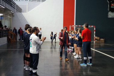 Imágenes del homenaje a exjugadores de balonmano en Aoiz

*F: 27 - 04 - 2024

*L: AOIZ

*P: 

*T: JORNADA DE HOMENAJE A EXJUGADORES DE BALONMANO DE LA ETAPA 1968-1985 POR PARTE DEL AYUNTAMIENTO Y DEL C.D. AOIZ