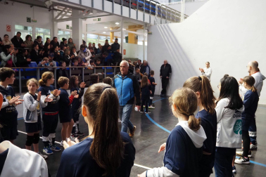 Imágenes del homenaje a exjugadores de balonmano en Aoiz

*F: 27 - 04 - 2024

*L: AOIZ

*P: 

*T: JORNADA DE HOMENAJE A EXJUGADORES DE BALONMANO DE LA ETAPA 1968-1985 POR PARTE DEL AYUNTAMIENTO Y DEL C.D. AOIZ