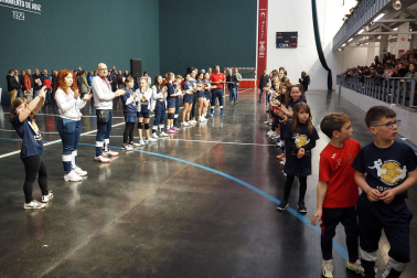 Imágenes del homenaje a exjugadores de balonmano en Aoiz

*F: 27 - 04 - 2024

*L: AOIZ

*P: 

*T: JORNADA DE HOMENAJE A EXJUGADORES DE BALONMANO DE LA ETAPA 1968-1985 POR PARTE DEL AYUNTAMIENTO Y DEL C.D. AOIZ