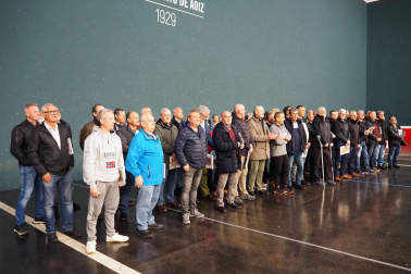 Imágenes del homenaje a exjugadores de balonmano en Aoiz

*F: 27 - 04 - 2024

*L: AOIZ

*P: 

*T: JORNADA DE HOMENAJE A EXJUGADORES DE BALONMANO DE LA ETAPA 1968-1985 POR PARTE DEL AYUNTAMIENTO Y DEL C.D. AOIZ