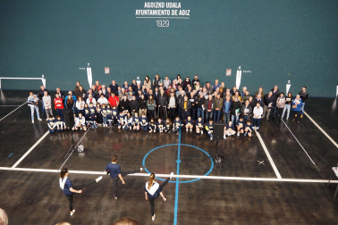 Imágenes del homenaje a exjugadores de balonmano en Aoiz

*F: 27 - 04 - 2024

*L: AOIZ

*P: 

*T: JORNADA DE HOMENAJE A EXJUGADORES DE BALONMANO DE LA ETAPA 1968-1985 POR PARTE DEL AYUNTAMIENTO Y DEL C.D. AOIZ