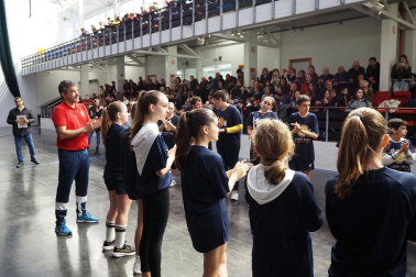 Imágenes del homenaje a exjugadores de balonmano en Aoiz

*F: 27 - 04 - 2024

*L: AOIZ

*P: 

*T: JORNADA DE HOMENAJE A EXJUGADORES DE BALONMANO DE LA ETAPA 1968-1985 POR PARTE DEL AYUNTAMIENTO Y DEL C.D. AOIZ