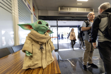 Fotos de la visita de los personajes de Star Wars a los pacientes de HUN con motivo de la campaña “La fuerza contra el cáncer”