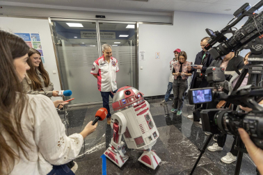 Fotos de la visita de los personajes de Star Wars a los pacientes de HUN con motivo de la campaña “La fuerza contra el cáncer”