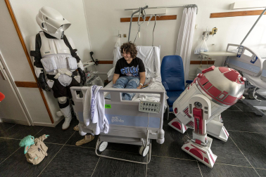 Fotos de la visita de los personajes de Star Wars a los pacientes de HUN con motivo de la campaña “La fuerza contra el cáncer”