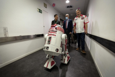 Fotos de la visita de los personajes de Star Wars a los pacientes de HUN con motivo de la campaña “La fuerza contra el cáncer”
