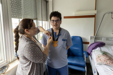 Fotos de la visita de los personajes de Star Wars a los pacientes de HUN con motivo de la campaña “La fuerza contra el cáncer”
