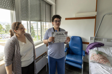 Fotos de la visita de los personajes de Star Wars a los pacientes de HUN con motivo de la campaña “La fuerza contra el cáncer”
