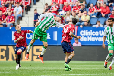 Fotos del Osasuna 0-2 Betis en El Sadar./