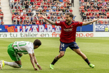 Fotos del Osasuna 0-2 Betis en El Sadar./