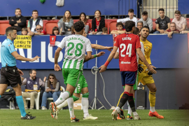 Fotos del Osasuna 0-2 Betis en El Sadar./