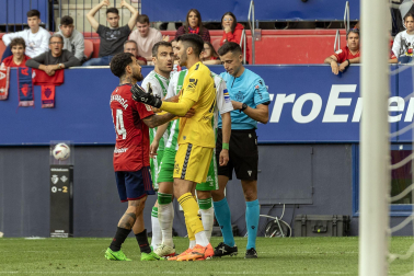 Fotos del Osasuna 0-2 Betis en El Sadar./