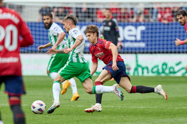 Fotos del Osasuna 0-2 Betis en El Sadar./