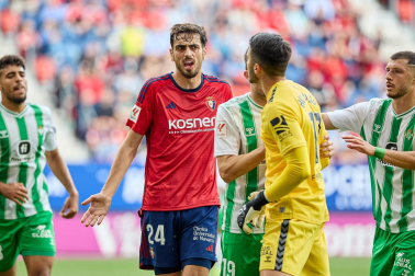 Fotos del Osasuna 0-2 Betis en El Sadar./