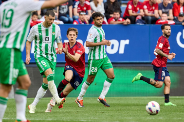 Fotos del Osasuna 0-2 Betis en El Sadar./