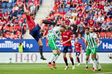 Fotos del Osasuna 0-2 Betis en El Sadar./