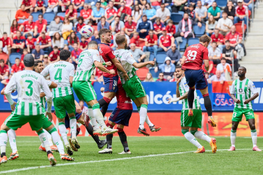 Fotos del Osasuna 0-2 Betis en El Sadar./