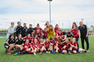 Fotos de la victoria y la permanencia del filial de Osasuna femenino./