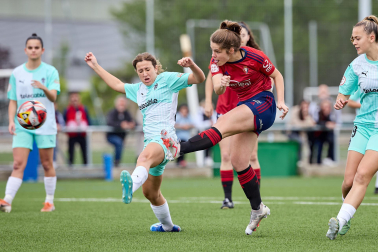 Fotos de la victoria y la permanencia del filial de Osasuna femenino./