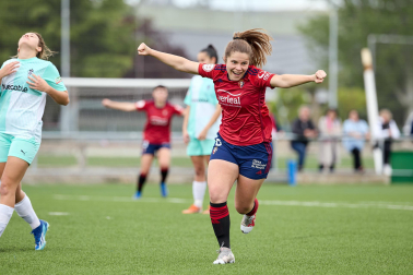 Fotos de la victoria y la permanencia del filial de Osasuna femenino./
