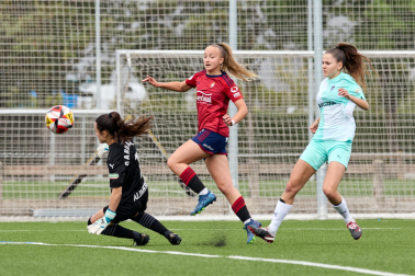 Fotos de la victoria y la permanencia del filial de Osasuna femenino./