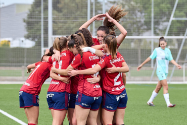 Fotos de la victoria y la permanencia del filial de Osasuna femenino./