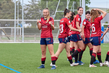Fotos de la victoria y la permanencia del filial de Osasuna femenino./