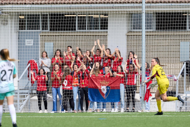 Fotos de la victoria y la permanencia del filial de Osasuna femenino./