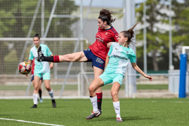 Fotos de la victoria y la permanencia del filial de Osasuna femenino./