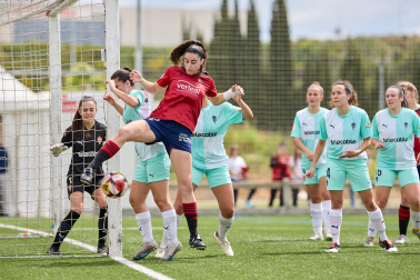 Fotos de la victoria y la permanencia del filial de Osasuna femenino./