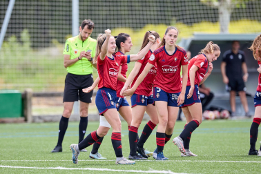 Fotos de la victoria y la permanencia del filial de Osasuna femenino./