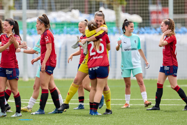 Fotos de la victoria y la permanencia del filial de Osasuna femenino./