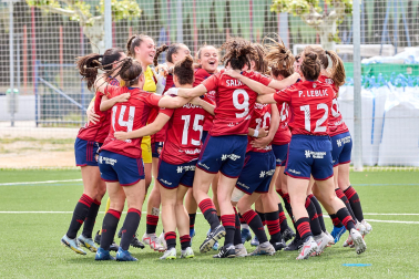 Fotos de la victoria y la permanencia del filial de Osasuna femenino./