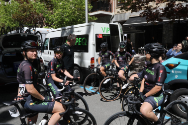 Fotos de la salida de la Navarra Women´s Elite Classic en Pamplona. /