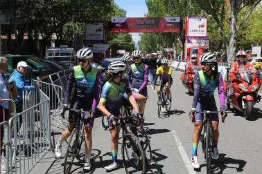 Fotos de la salida de la Navarra Women´s Elite Classic en Pamplona.