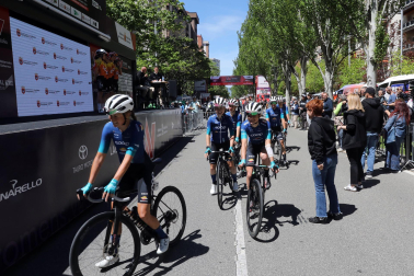 Fotos de la salida de la Navarra Women´s Elite Classic en Pamplona.