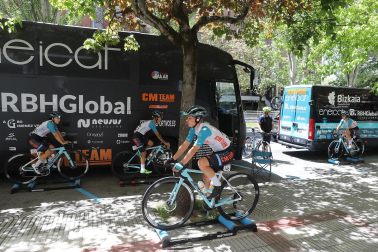 Fotos de la salida de la Navarra Women´s Elite Classic en Pamplona.